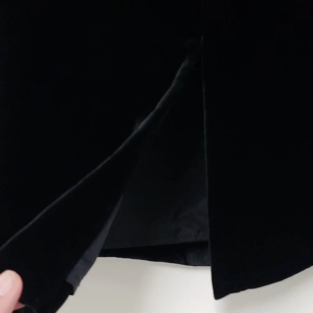 Vintage sleeveless‎ black velvet midi dress